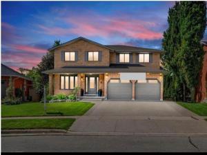 une maison en briques avec un garage dans une rue dans l'établissement 1-Bedroom 1Bathroom Entire Unit closer to Fairview Mall & Waterloo Airport, à Kitchener