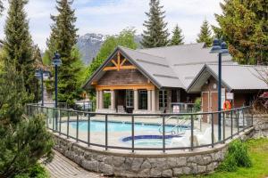 Swimmingpoolen hos eller tæt på Private Hot Tub | Free Parking | Pool | Sauna