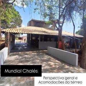 a building with a thatched roof and a sign that reads municipal charities at Mundial Chalés e Ecoturismo in Delfinópolis