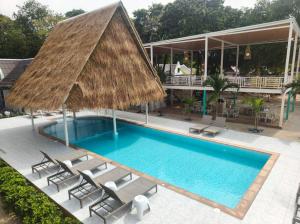 Bazén v ubytování Milky Bay Resort nebo v jeho okolí