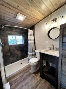 Vannituba majutusasutuses Secluded Cabin Rental with Mountain Views in Clark, Northern Colorado +6 fotot