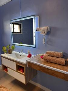 Ένα μπάνιο στο Lighthouse65 C View Villa