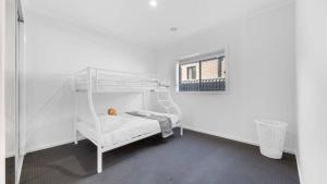 Postel nebo postele na pokoji v ubytování Modern Family Home + 8 fotografií