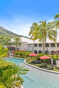 Bazén v ubytování Salt & Sand Palm Cove Pools, Spa, Café & Bar nebo v jeho okolí