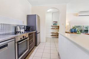 Kuchyň nebo kuchyňský kout v ubytování Salt & Sand Palm Cove Pools, Spa, Café & Bar