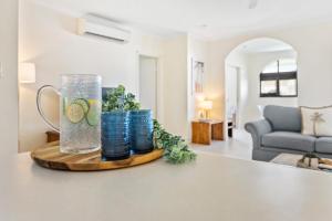 Posezení v ubytování Salt & Sand Palm Cove Pools, Spa, Café & Bar