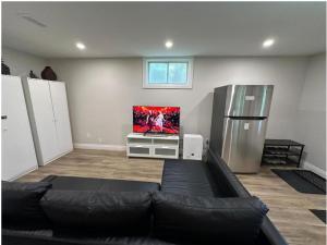 Kuchyň nebo kuchyňský kout v ubytování 1-Bedroom 1Bathroom Entire Unit closer to Fairview Mall & Waterloo Airport