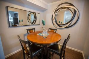 Φωτογραφία από το άλμπουμ του 2BD Condo DFW South I14 σε Sowers