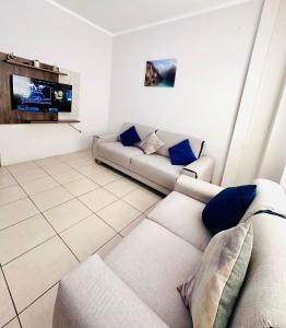 a living room with a couch and a tv at León Dormido Suite 01 in Puerto Baquerizo Moreno
