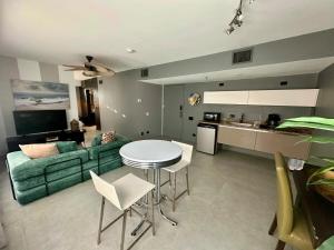 Η κουζίνα ή μικρή κουζίνα στο South Point Cozy Apartment
