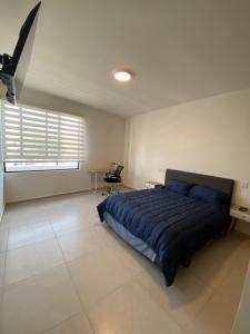 Ένα ή περισσότερα κρεβάτια σε δωμάτιο στο Beautiful downtown apartment in San Luis Potosí +26 φωτογραφίες