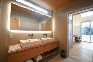 Koupelna v ubytování Yamaemi, Spacious luxury chalet 5br, onsen bath + 63 fotografií