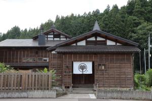 Το κτήριο όπου στεγάζεται  η παραθεριστική κατοικία