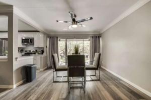 Η κουζίνα ή μικρή κουζίνα στο Lux 2BD Apt Pool SixFlags Grand Prairie GP54C