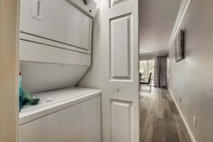 Φωτογραφία από το άλμπουμ του Lux 2BD Apt Pool SixFlags Grand Prairie GP54C σε Heliport-Facility 5A +10 φωτογραφίες