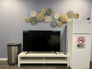 TV a/nebo společenská místnost v ubytování Sweet Home in Sacramento Only 2mins to Freeway