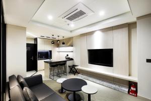 Μια τηλεόραση ή/και κέντρο ψυχαγωγίας στο GloucesterHotel Kintex