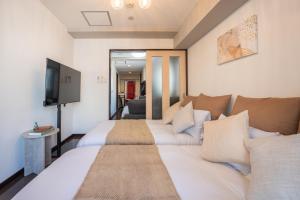 Μια τηλεόραση ή/και κέντρο ψυχαγωγίας στο Mell-Theater鈍色の風