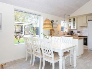 Kuchyň nebo kuchyňský kout v ubytování Secluded Haven in Kelstrup - By Traum Ferienwohnungen