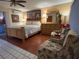 Postel nebo postele na pokoji v ubytování Casa Larrea Inn