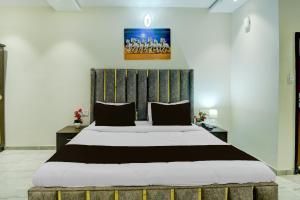 a bedroom with a large bed in a room at Collection O Amer Jaipur Formerly Khandaka Villa in Jaipur +21 photos