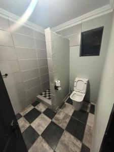 Ένα μπάνιο στο The Good Samaritan 1