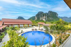 Nespecifikovaný výhled na hory nebo výhled na hory při pohledu z rezortu