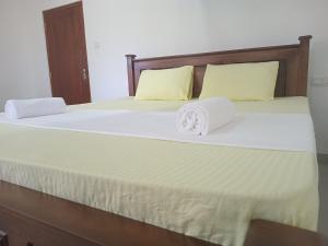 a bedroom with two beds with towels on them at Mihinsa Guest in Kosgoda