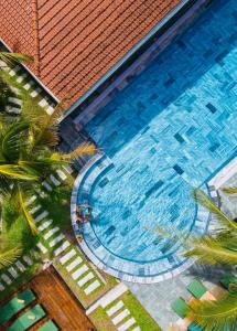 Πισίνα στο ή κοντά στο Hoianbang Beach Front Villa and Restaurant