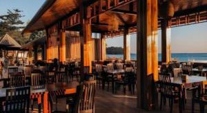 a restaurant with tables and chairs on the beach at Nattha Waree Hot Spring Resort and Spa in Ban Hua Khuan