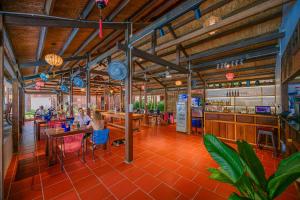 Εστιατόριο ή άλλο μέρος για φαγητό στο Hoianbang Beach Front Villa and Restaurant