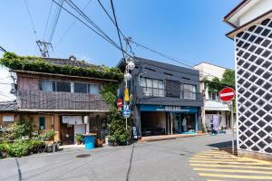 下田市にあるNODE Shimodaのアジア都市の空き通り