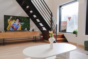 TV a/nebo společenská místnost v ubytování Gangdong Family House, The Gangdong Villa