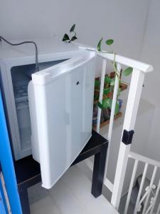 a white desk with a plant on top of it at Casa Fuente del Caño in Casarabonela