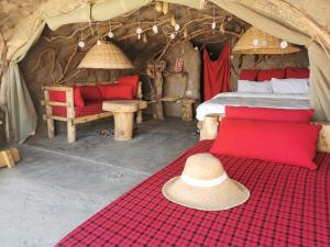 Postel nebo postele na pokoji v ubytování Maasai Sacred Site - Africa Amini Life