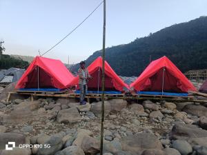 Peisaj natural din apropierea acestui camping