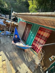 Budova, kde se kemp nachází + 3 fotografie