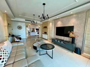 a living room with a couch and a tv at Shanghai Hongmin Inn in Shanghai