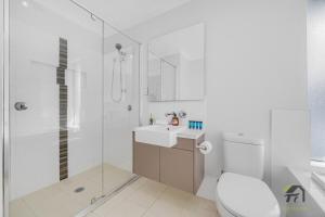 Koupelna v ubytování Five Bedrooms Near Schofields Station Direct Access to Sydney University & Parramatta + 22 fotografií