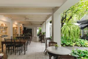 a restaurant with tables and chairs and a patio at Makka Hotel in Chiang Mai +49 photos
