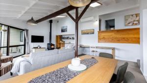 Imagen de la galería de Perfect on Perkins - Lake views, en Frankton