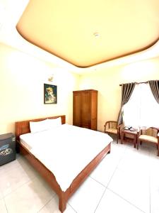 a bedroom with a large bed in a room at Cali Hotel Tây Ninh in Tây Ninh +13 photos