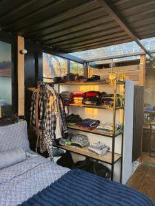 Postel nebo postele na pokoji v ubytování The Glass house