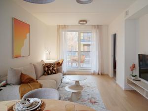 TV a/nebo společenská místnost v ubytování Kotzebue Stay - Soft Sanctuary in the heart of Kalamaja