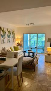 Χώρος καθιστικού στο Beautiful 2 bedroom apartment Playa Nueva Romana