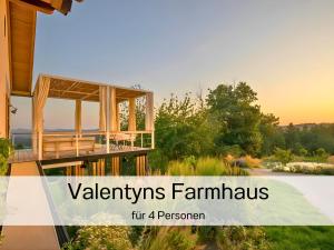 a view of a house with the title valentines familiums fit at Valentyns Farmhaus in Bad Münstereifel