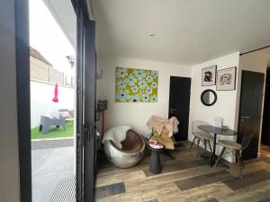 a living room with a large bowl sitting on the floor at cocoon romantique avec jacuzzi proche plage in Saint-Gildas-de-Rhuys