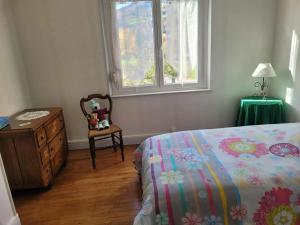 Postel nebo postele na pokoji v ubytování Chez Mamie Le charme d'hier La douceur d'aujourd'hui + 10 fotografií