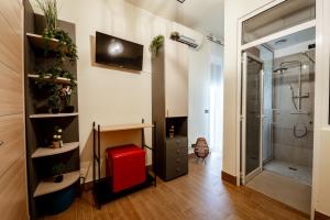 Koupelna v ubytování Independent Rooms + 104 fotografií