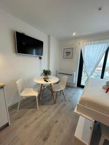 Μια τηλεόραση ή/και κέντρο ψυχαγωγίας στο Hub Palace